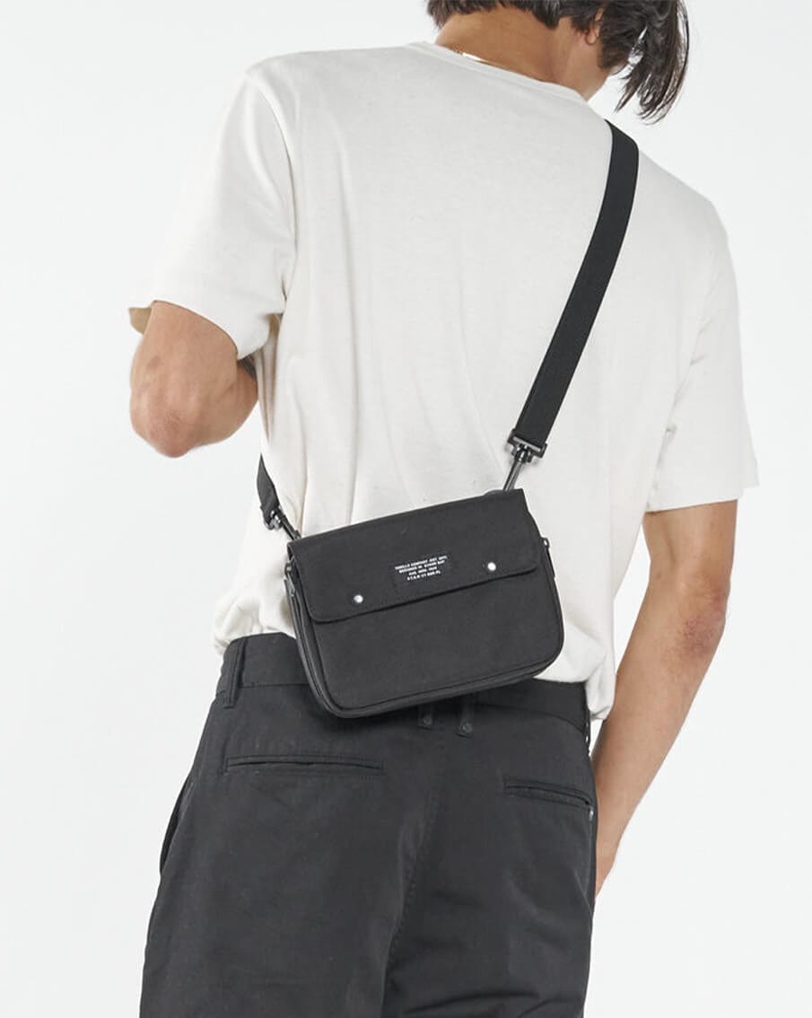 Thrills Century Shoulder Pouch