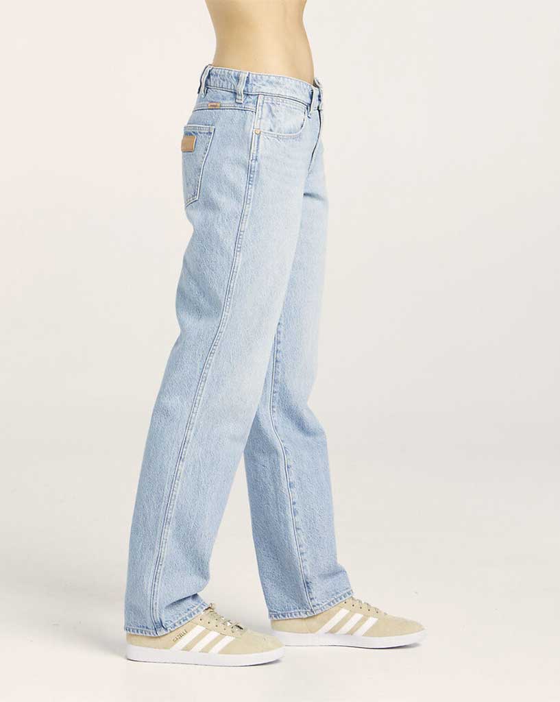 Wrangler Low Rise Claudia Straight-  Blue Stardust